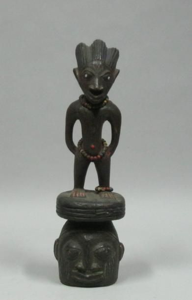 Afrique*
Figure masculine sur socle en forme...
