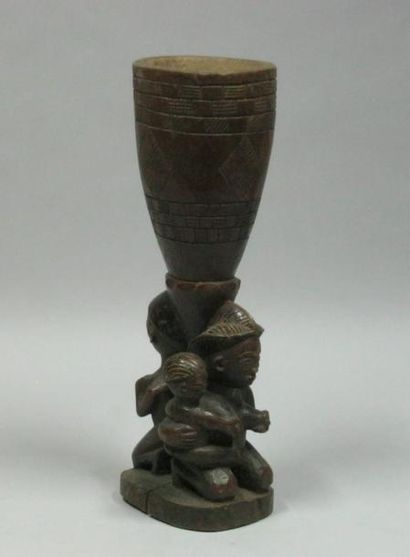 Afrique*
Coupe en bois sculpté à décor de...