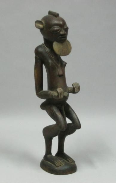 Afrique*
Figure masculine en bois sculpté....