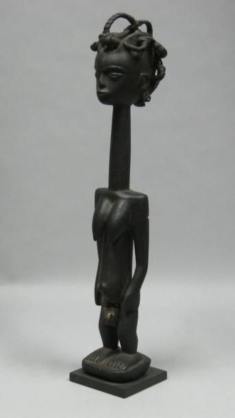 Afrique*
Figure féminine au long cou en bois...