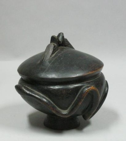 Afrique*
Boîte en bois sculpté à décor de...