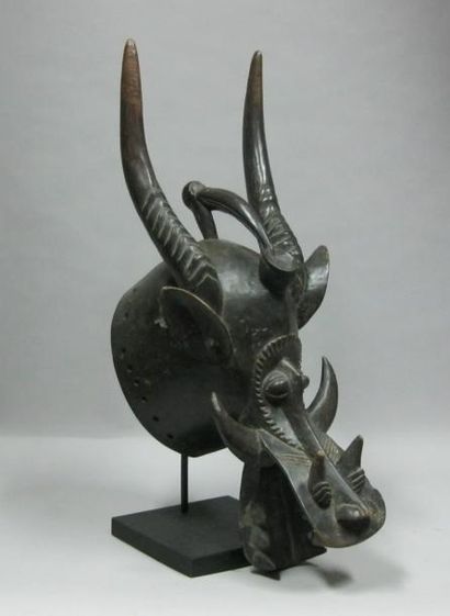 Afrique*
Masque d'animal hybride en bois...