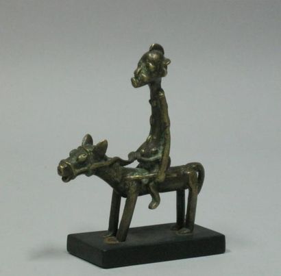 Afrique*
Homme sur un âne. Cuivre. H: 9,5...