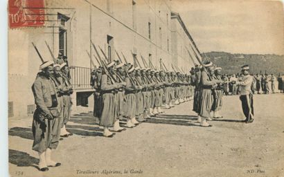 53 CARTES POSTALES MILITARIA : Divers - Majorité...