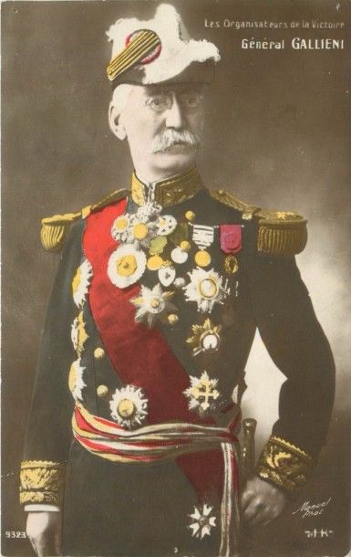 53 CARTES POSTALES MILITARIA : Divers - Majorité...