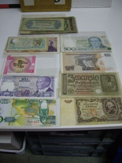 44 BILLETS DE BANQUE & ACTIONS : Billets...