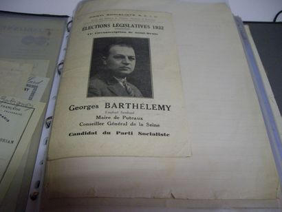 VIEUX PAPIERS & DOCUMENTS : Deux Classeurs...