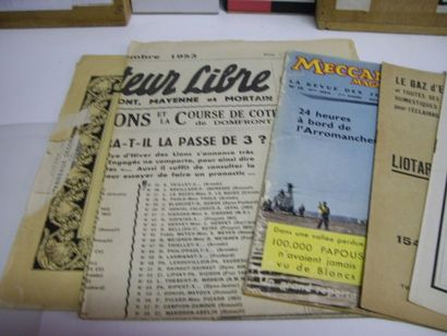 VIEUX PAPIERS & DOCUMENTS : Deux Classeurs...
