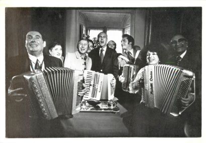 64 CARTES POSTALES PHOTOGRAPHES : Cartes...