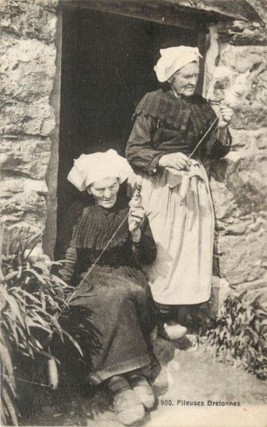 111 CARTES POSTALES BRETAGNE : Divers Départements....
