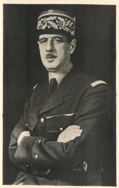 148 CARTES POSTALES MILITARIA : France (majorité),...
