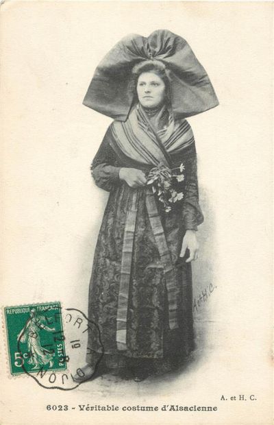 9 CARTES POSTALES FOLKLORES : Petite Sélection....