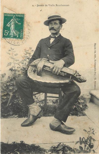 122 CARTES POSTALES AUVERGNE : Dépts 03-2cp,...