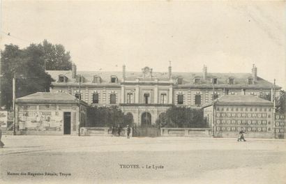 45 CARTES POSTALES LES ECOLES : Divers Départements....
