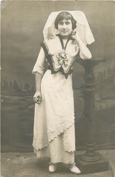 112 CARTES POSTALES FOLKLORE : Limousin....