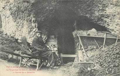 18 CARTES POSTALES DIVERS : Petite sélection....