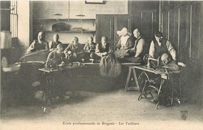 26 CARTES POSTALES ENSEIGNEMENT : Ecole Professionnelle...