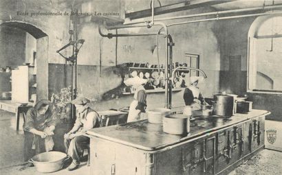 26 CARTES POSTALES ENSEIGNEMENT : Ecole Professionnelle...