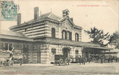 17 CARTES POSTALES TRAINS, TRAMWAYS & GARES...