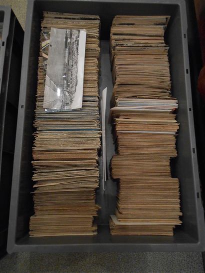 5 600 CARTES POSTALES VARIA : Environ 5 600...