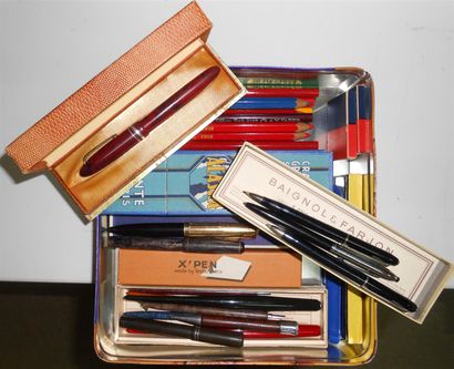 ECRITURE : 11 Crayons de Couleurs diverses...