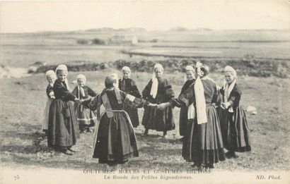 46 CARTES POSTALES COUTUMES, MOEURS ET COSTUMES...