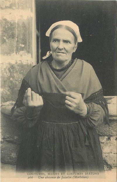 46 CARTES POSTALES COUTUMES, MOEURS ET COSTUMES...