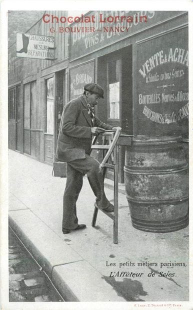 37 CARTES POSTALES LES PETITS METIERS PARISIENS...