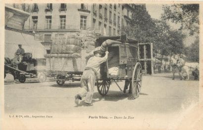 47 CARTES POSTALES PARIS VECU : Editeurs...