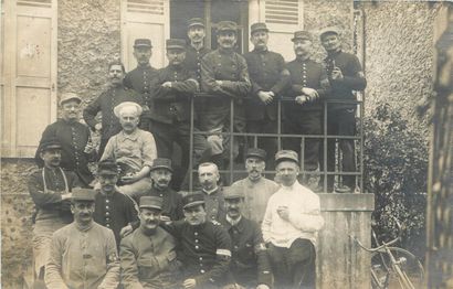 25 CARTES PHOTOS : Diverses. Situées et/ou...