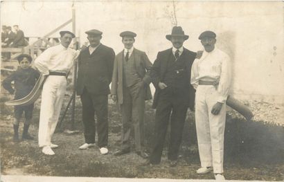 25 CARTES PHOTOS : Diverses. Situées et/ou...