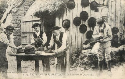 74 CARTES POSTALES BRETAGNE : Divers Départements....