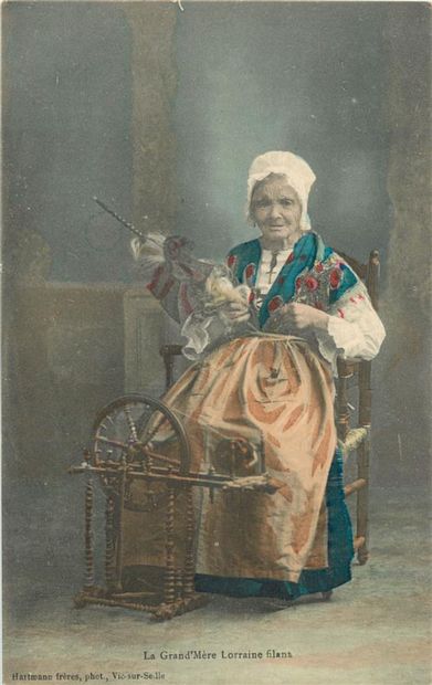 163 CARTES POSTALES SCENES & TYPES : Diverses...