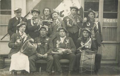 134 CARTES PHOTOS : Diverses. Situées et/ou...