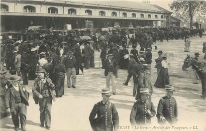 73 CARTES POSTALES GARES & TRAINS : Divers...