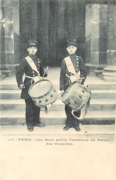103 CARTES POSTALES PARIS : 7ème Arrdt. Dont