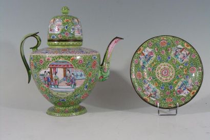 THEIERE et PRESENTOIR en émaux polychromes...