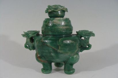 BRULE-PARFUM tripode en jade vert nuancé,...