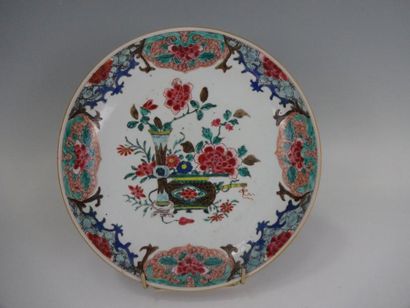 CHINE
Plat creux rond en porcelaine à décor...