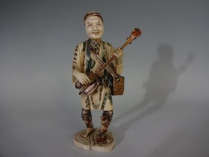 OKIMONO en ivoire polychrome représentant...