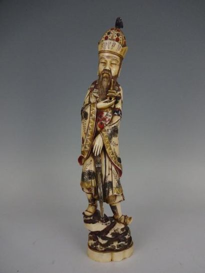 SUJET en ivoire polychrome représentant un...