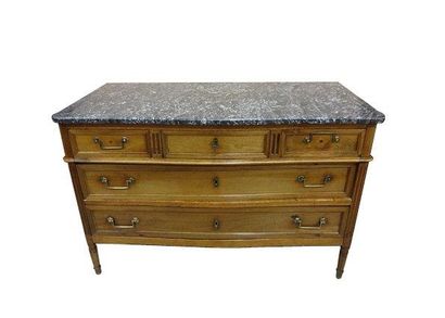 COMMODE en bois fruitier ouvrant à cinq tiroirs...