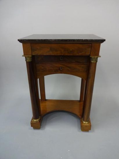 CHIFFONNIER en acajou et placage d'acajou,...
