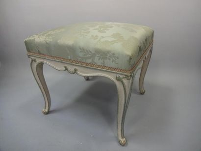 TABOURET carré en bois mouluré, sculpté et...