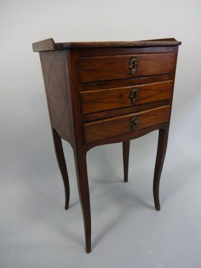 TABLE CHIFFONNIERE en chêne et bois fruitier...