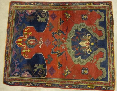 TAPIS OUCHAK de prière à fond rouge et bleu....