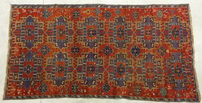 TAPIS PERSAN Chiraz ou Gasghaï à décor d'un...
