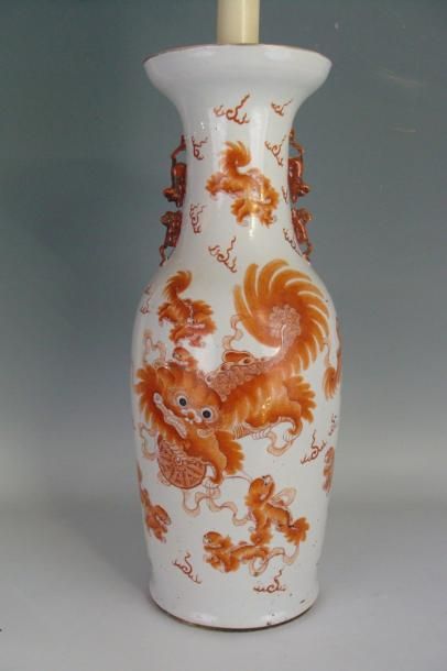 CHINE
Important vase balustre en grés porcelainique...