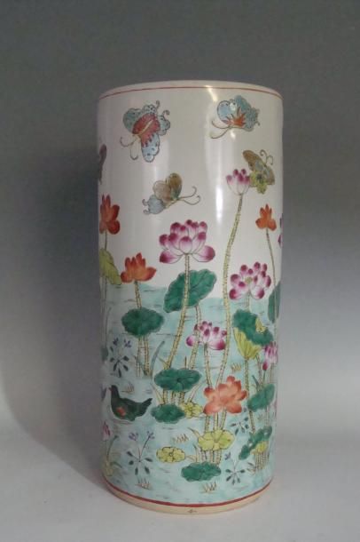 CHINE
Porte-parapluie de forme rouleau en...