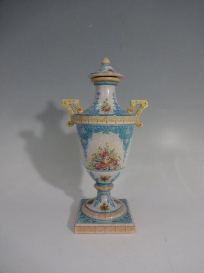 Emile BALON - Blois
Vase couvert de forme...